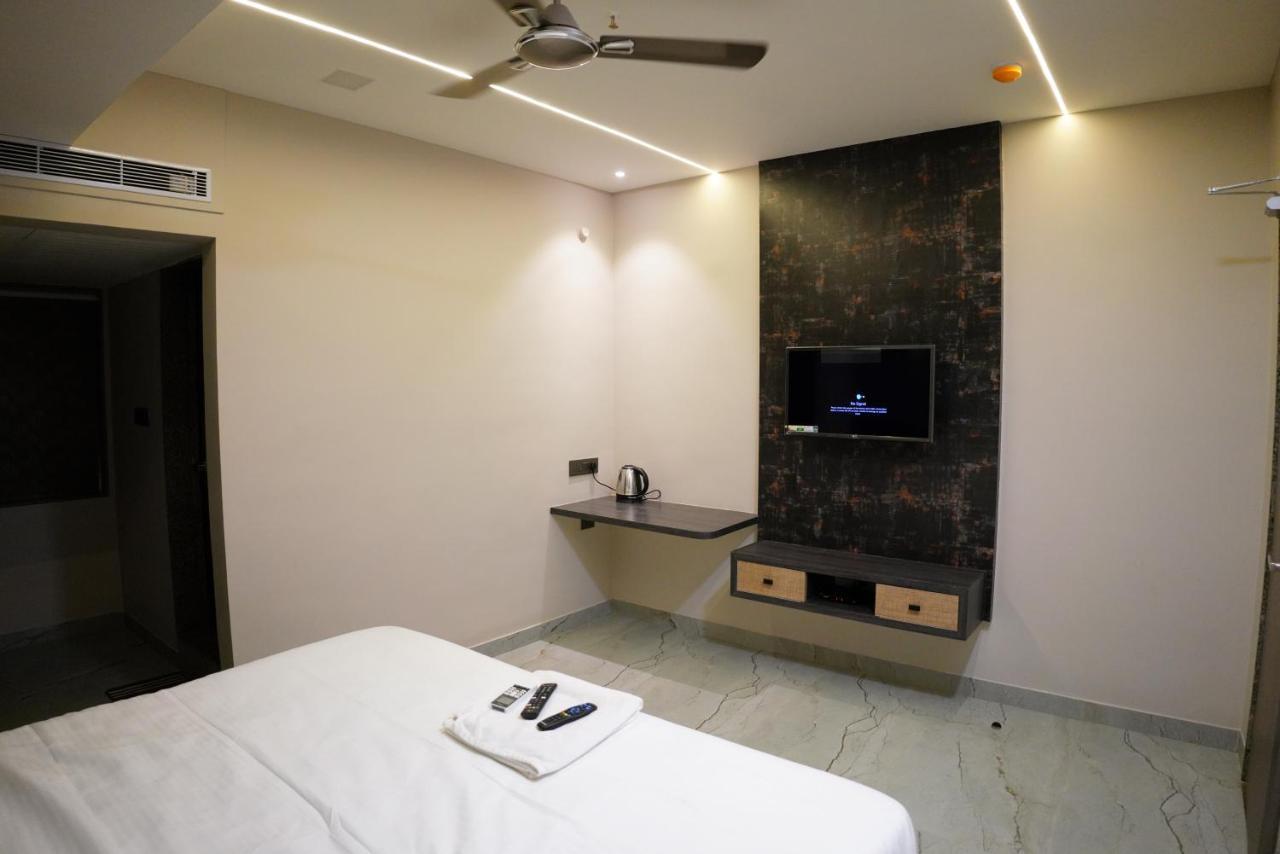Woodland Hotel Vizianagaram Екстериор снимка